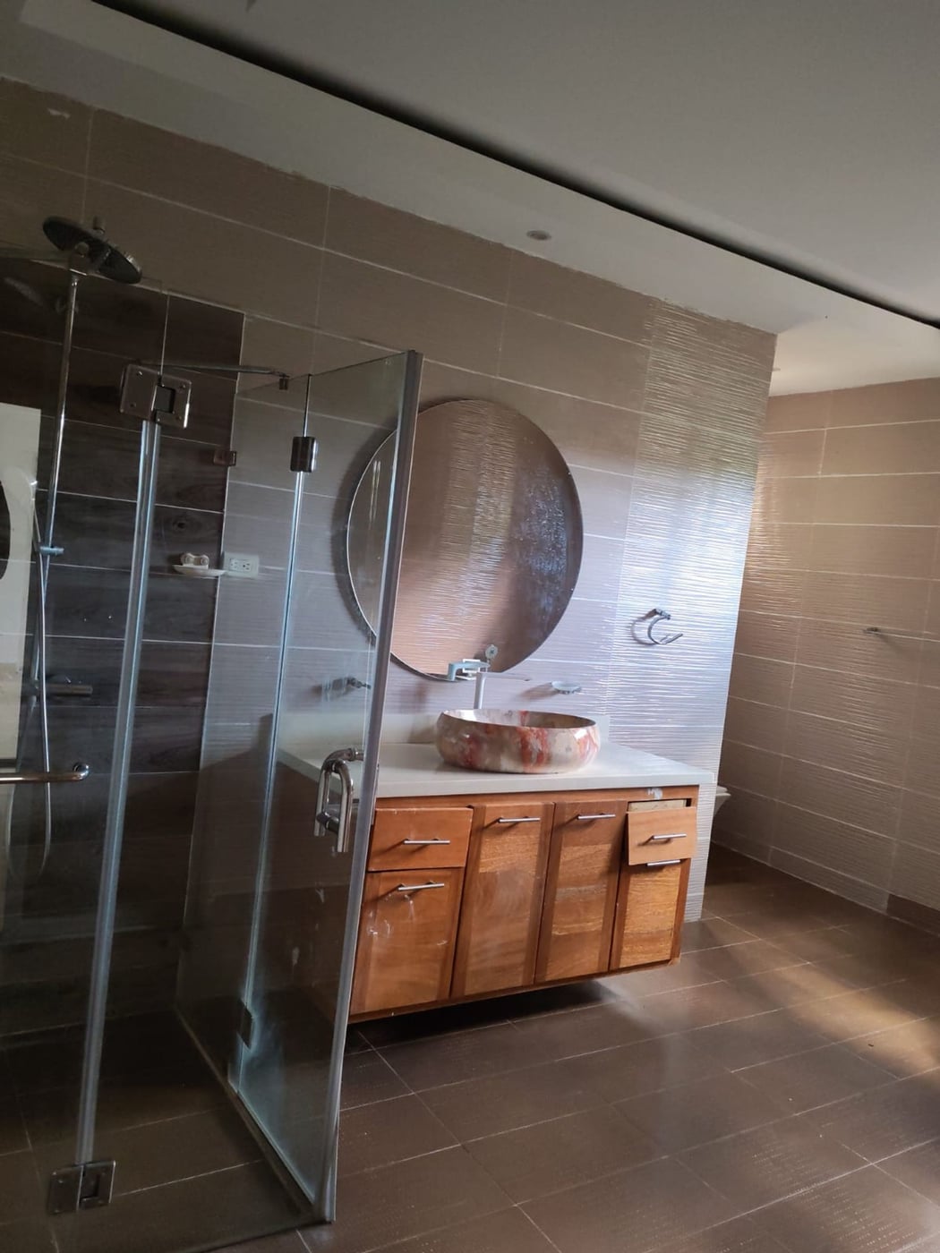 Hermosa Casa de Dos Niveles en Zona Residencial – foto 4