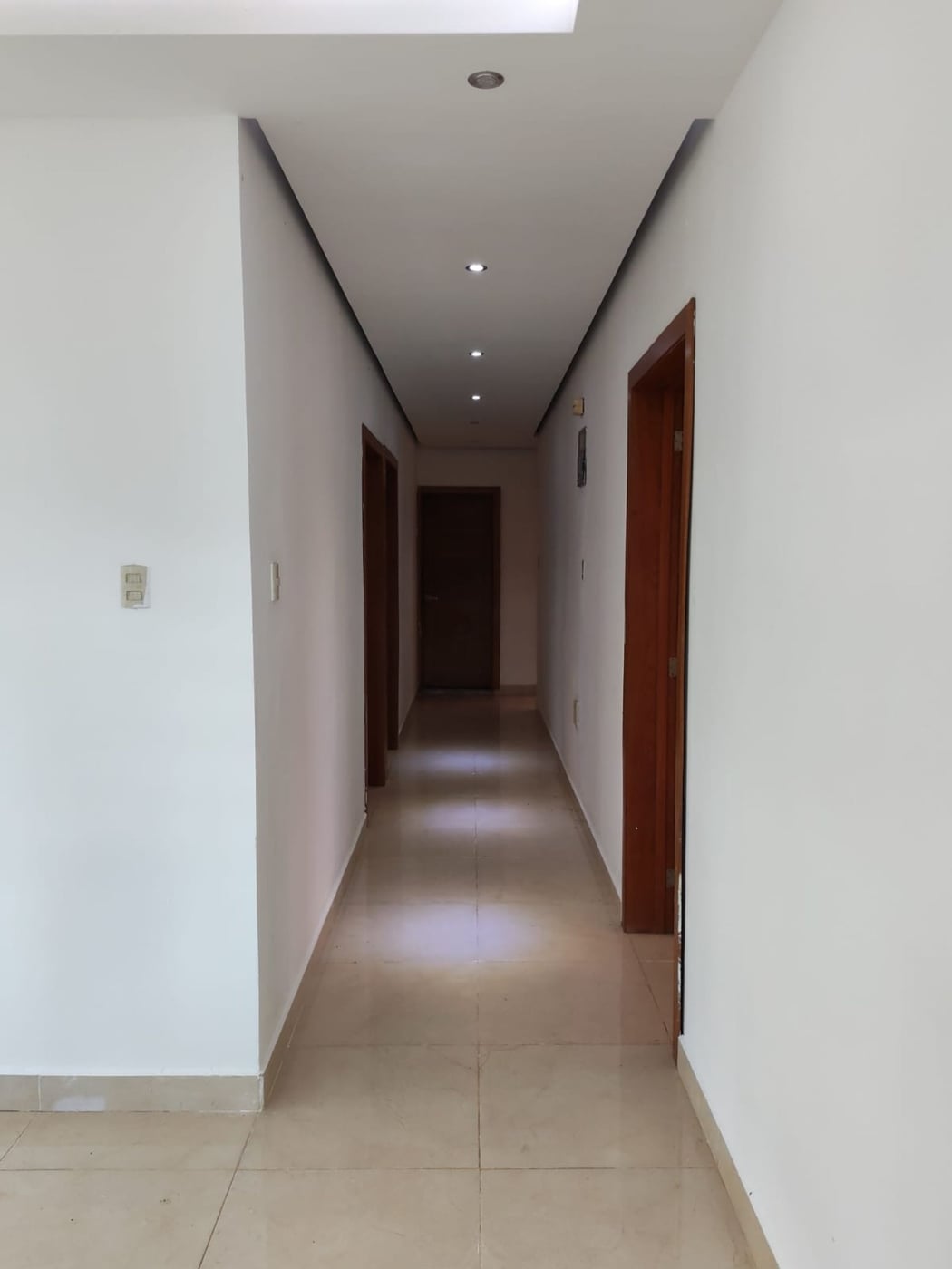 Hermosa Casa de Dos Niveles en Zona Residencial – foto 3