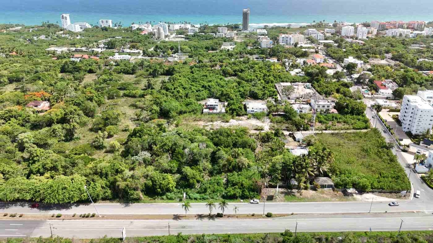 TERRENO EN VENTA BOULEVARD DE JUAN DOLIO GUAYACANE – foto 1