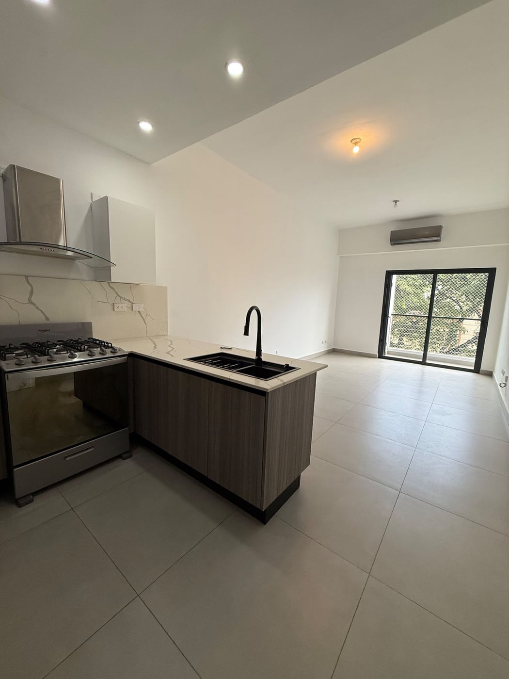 Alquiler de 1 habitación en Naco con Línea Blanca – foto 1