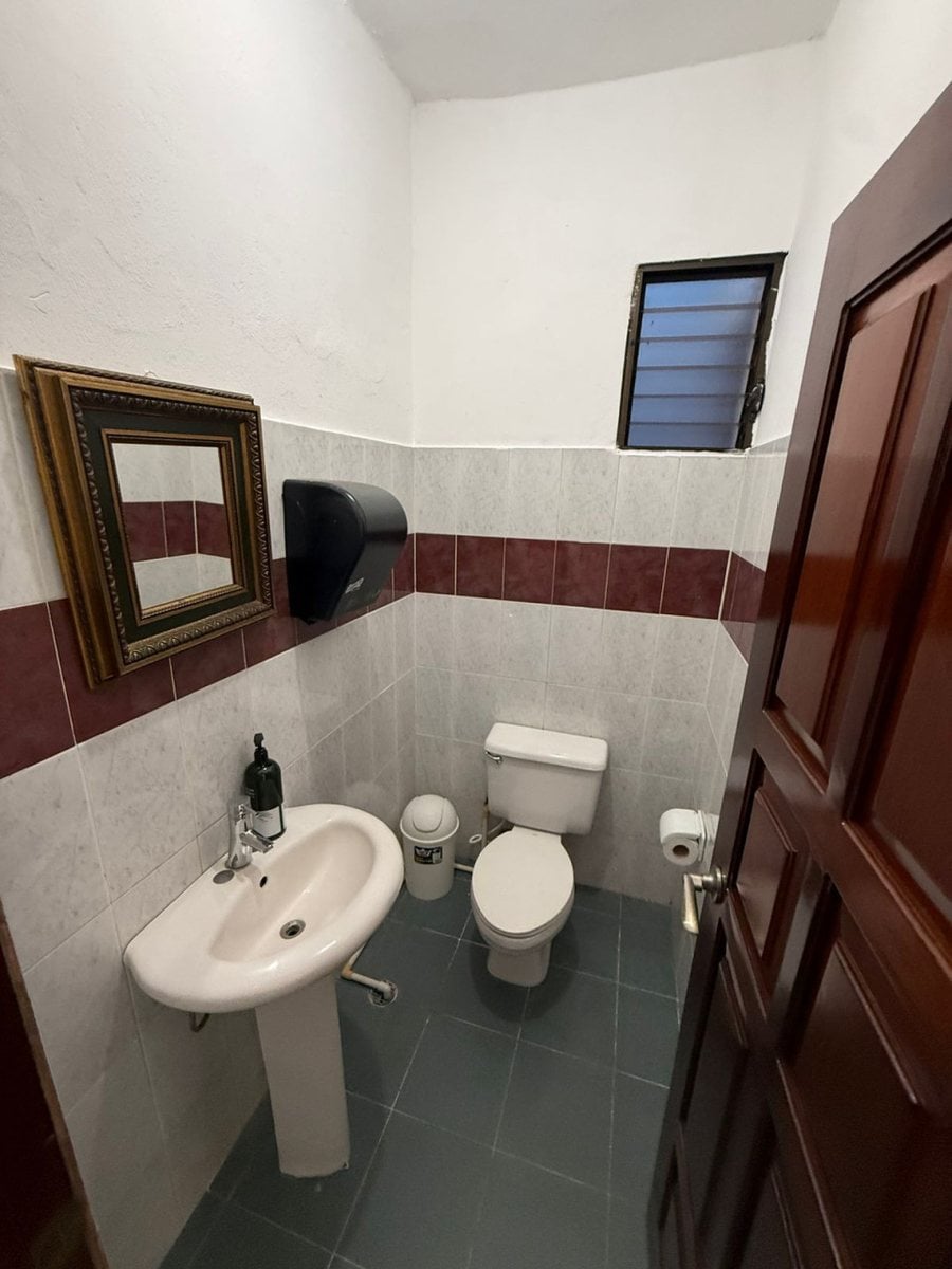 Local comercial amueblado en Gazcue – foto 4