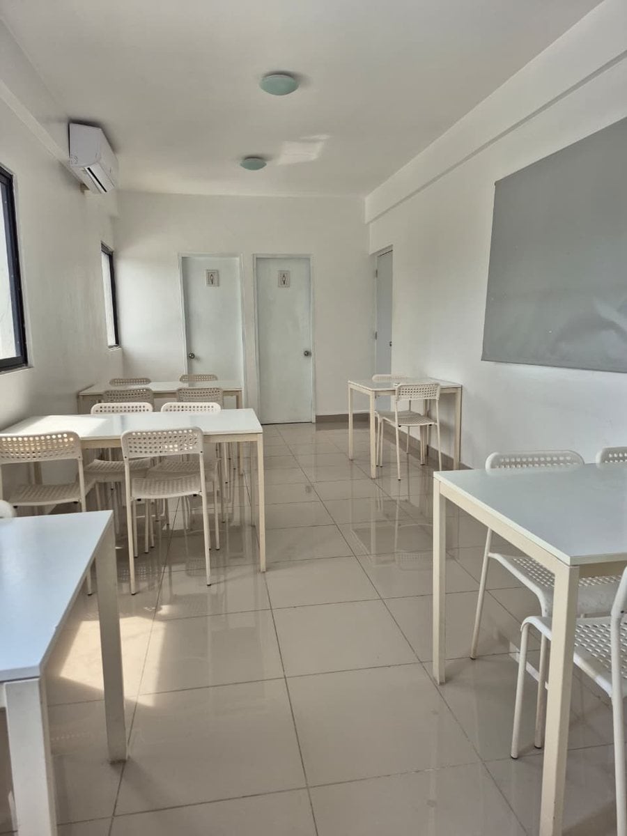 Local de oficina en Ensanche Julieta – foto 1