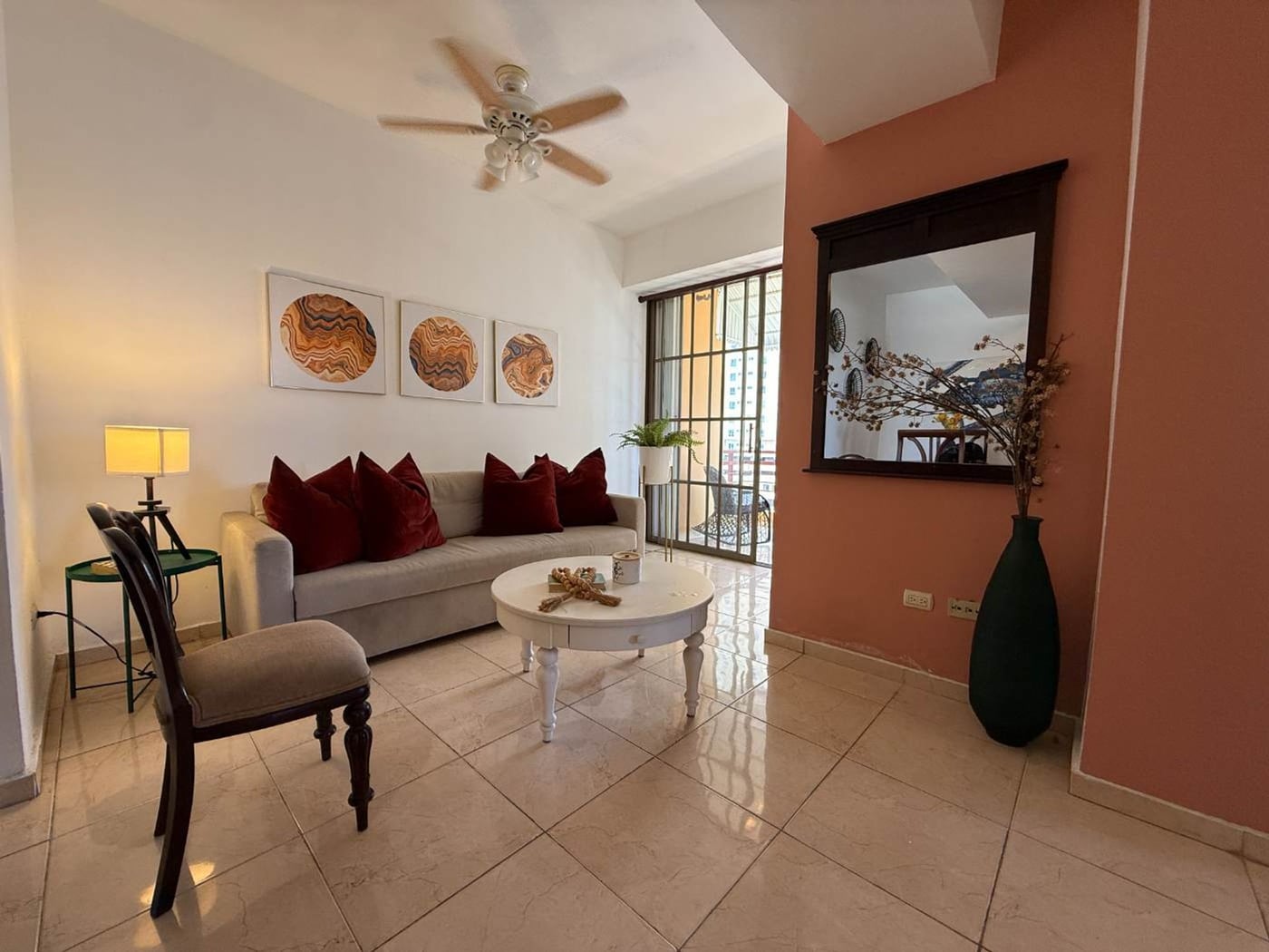 Apartamento de 1 dormitorio con vista al mar – foto 1