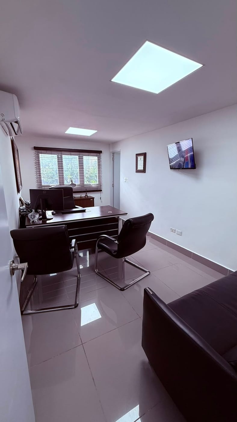 Edificio/ Apartamentos y oficina en Alma Rosa – foto 1