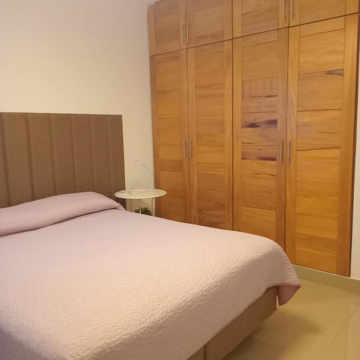 Apto en alquiler amueblado en los corales – foto 2