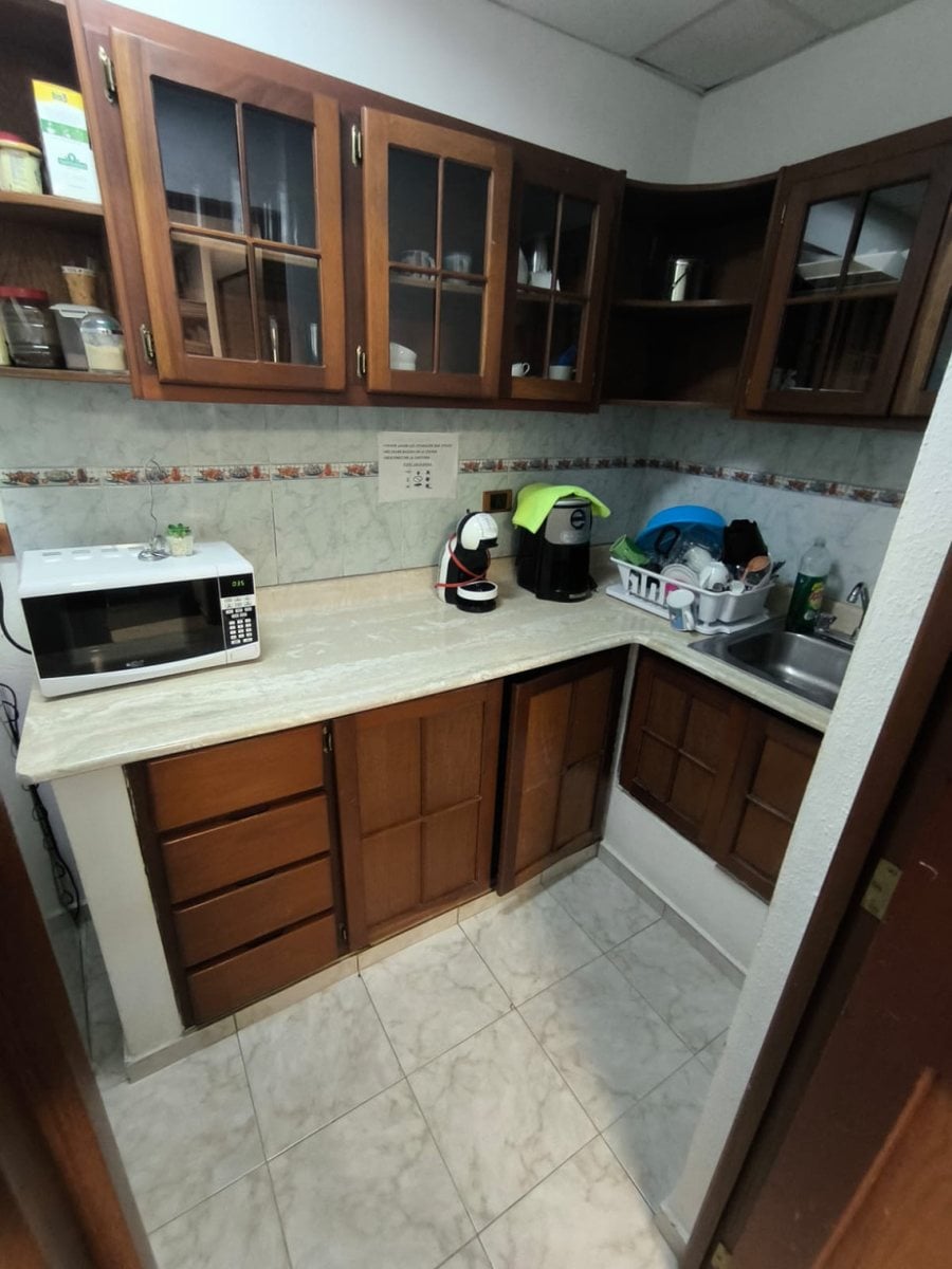 Local comercial amueblado en El Vergel – foto 10