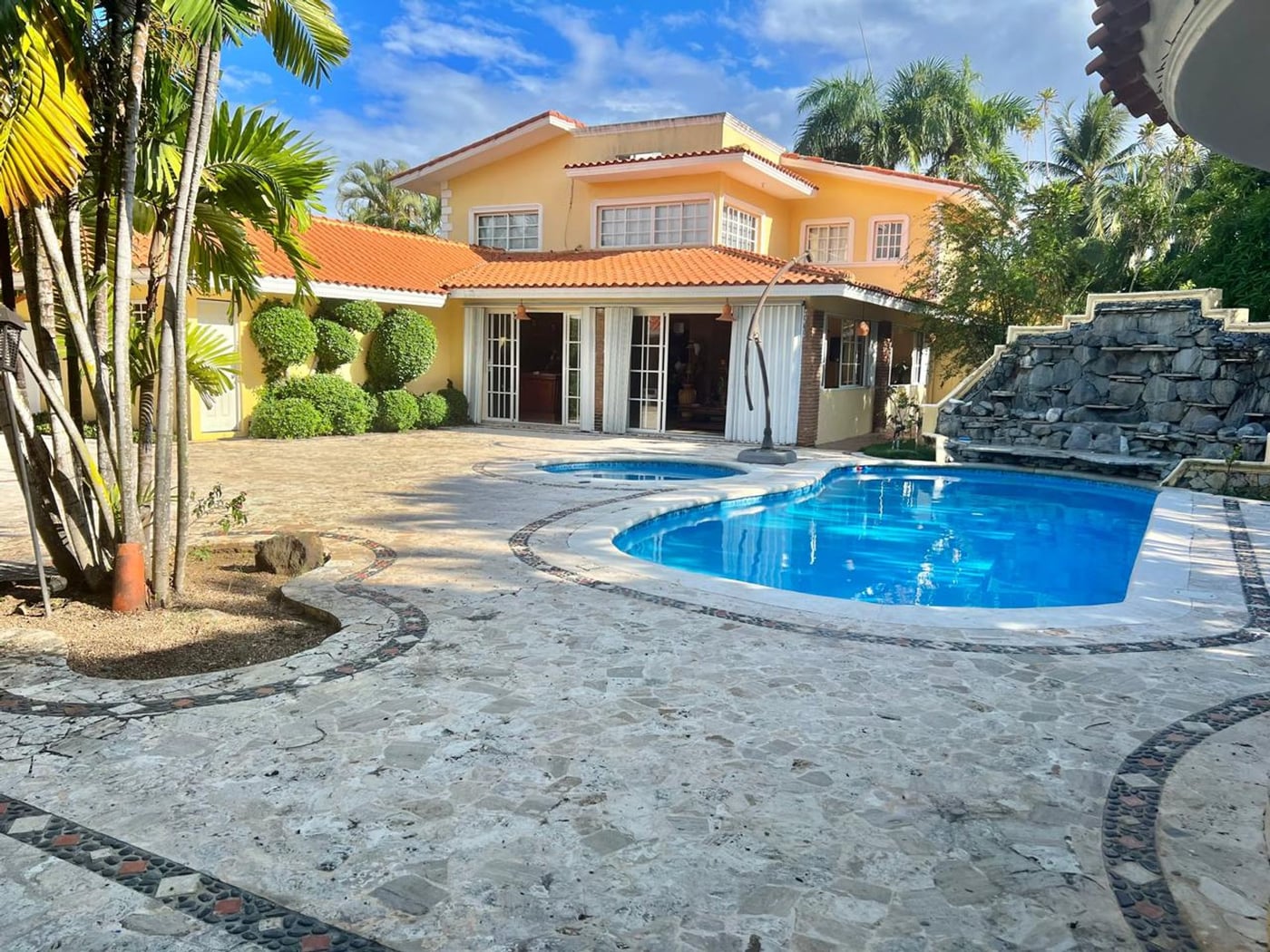 CASA EN VENTA 5 DORMITORIOS – foto 1