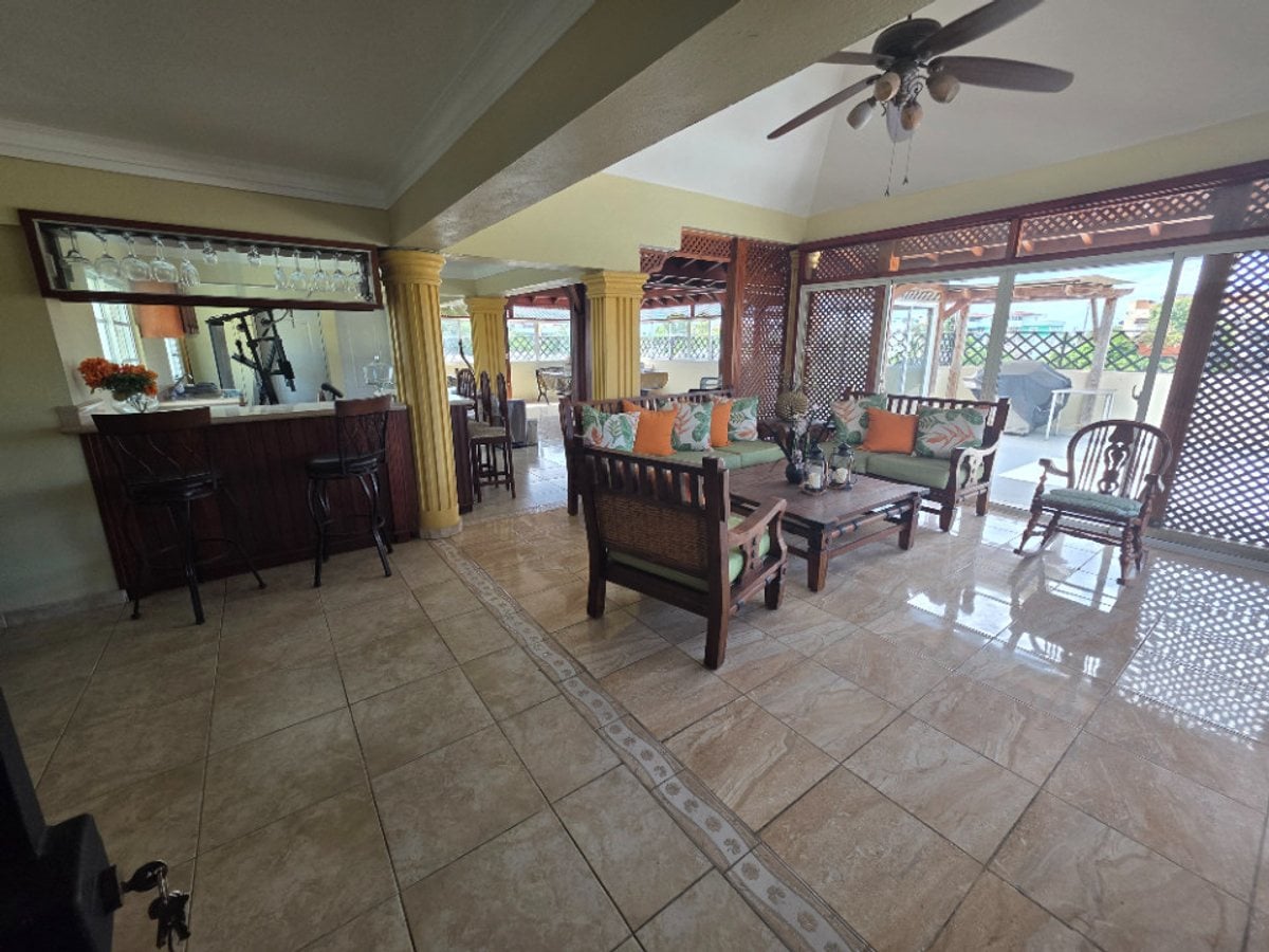 CASA EN VENTA 4 DORMITORIOS ALMA ROSA II SANTO DOM – foto 1