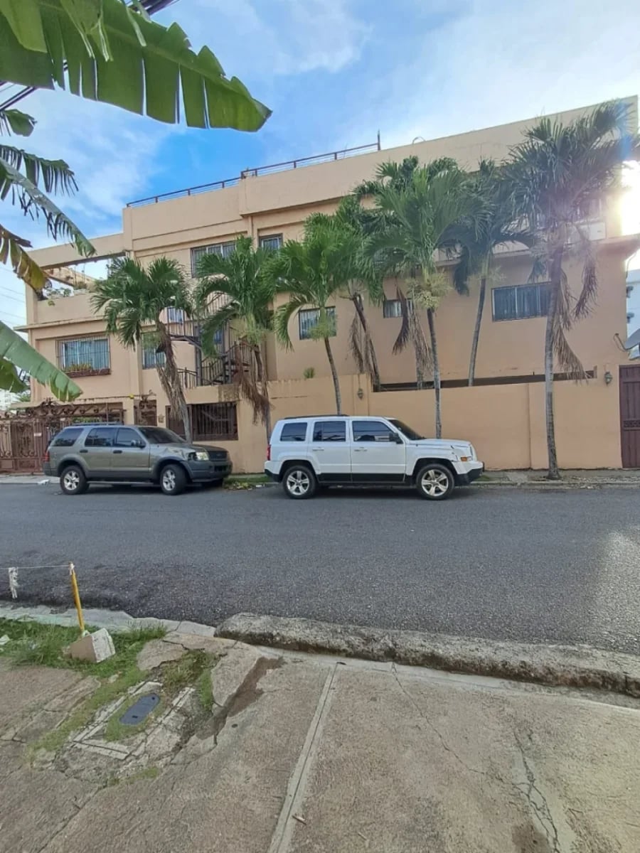 Edificio de uso mixto en Renacimiento – foto 1