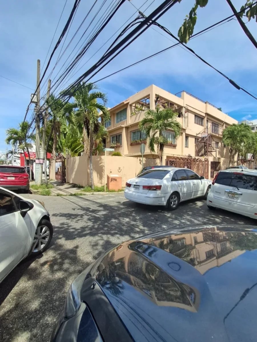Edificio de uso mixto en Renacimiento – foto 2