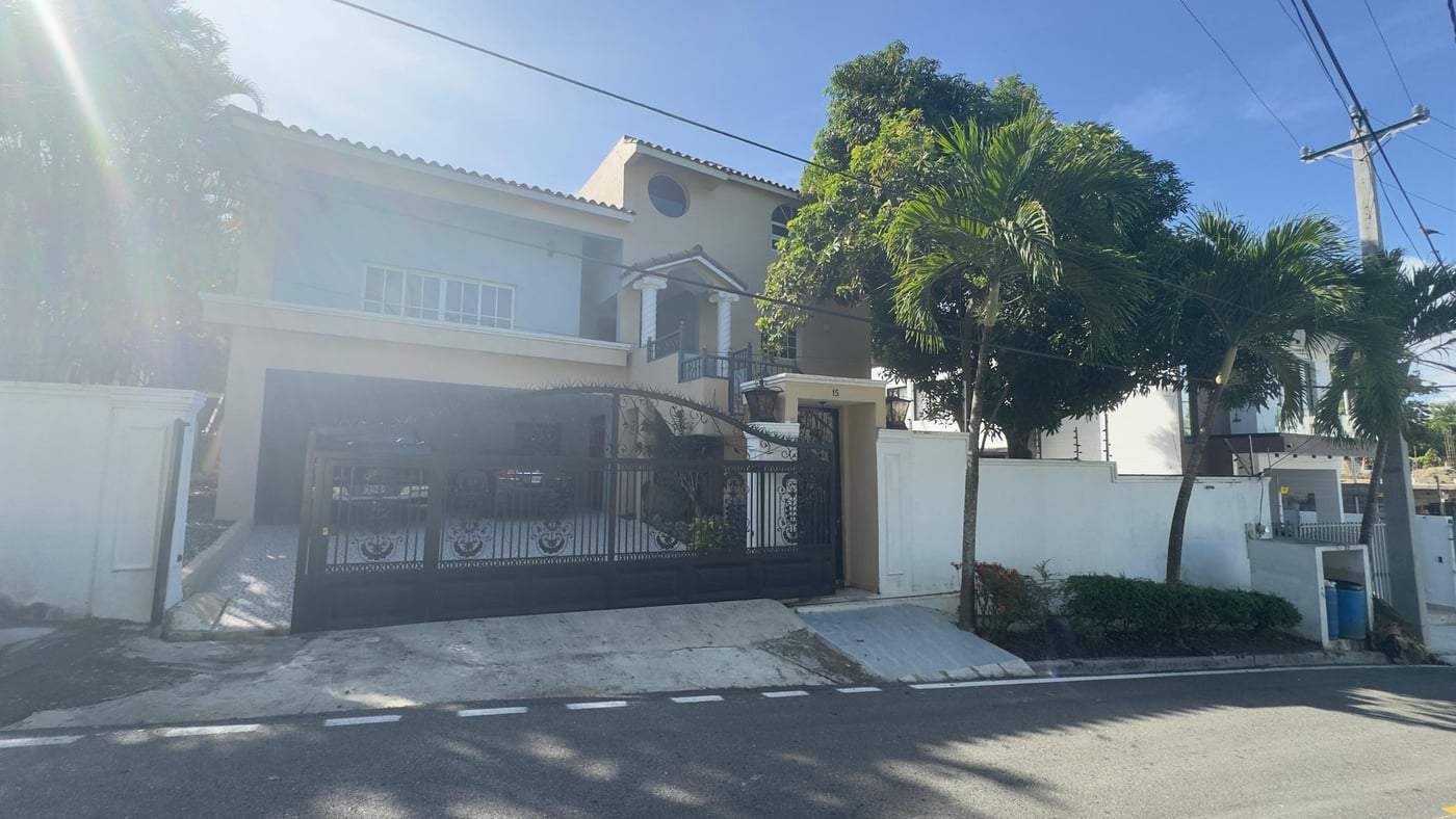 Alquilo casa, ideal para clínica de reposo – foto 1