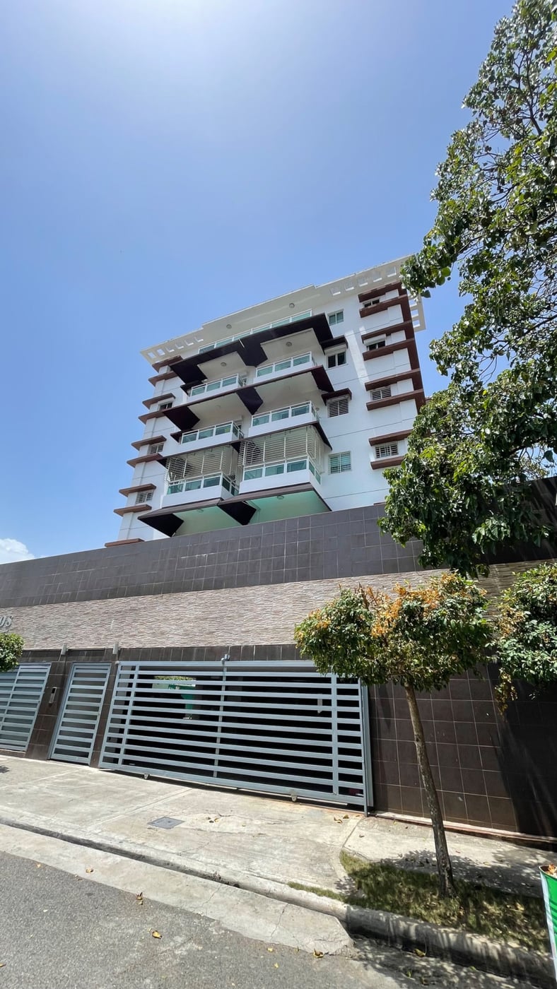 Alquiler 3 habitaciones Torre Zona Universitaria – foto 1