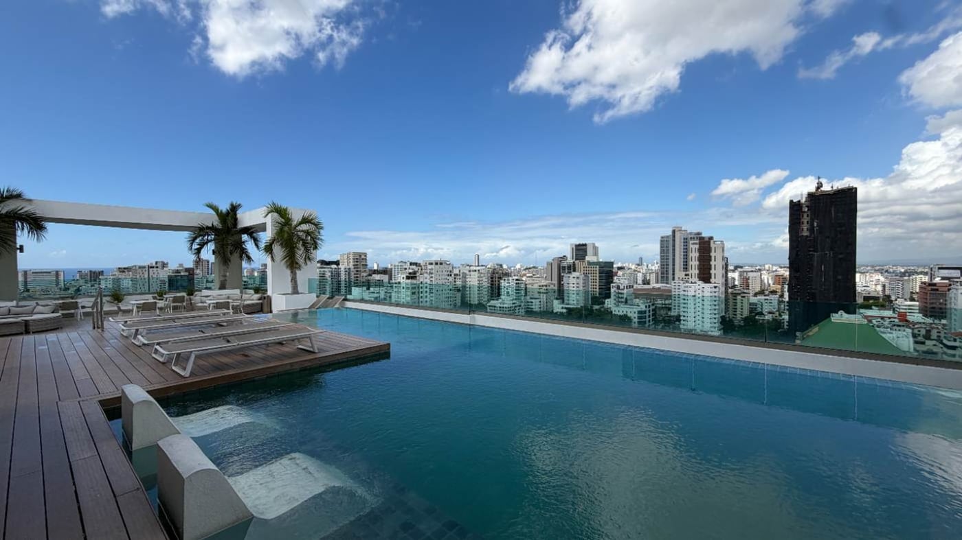 Apartamento alquiler Piso alto amueblado 3 parqueo – foto 2