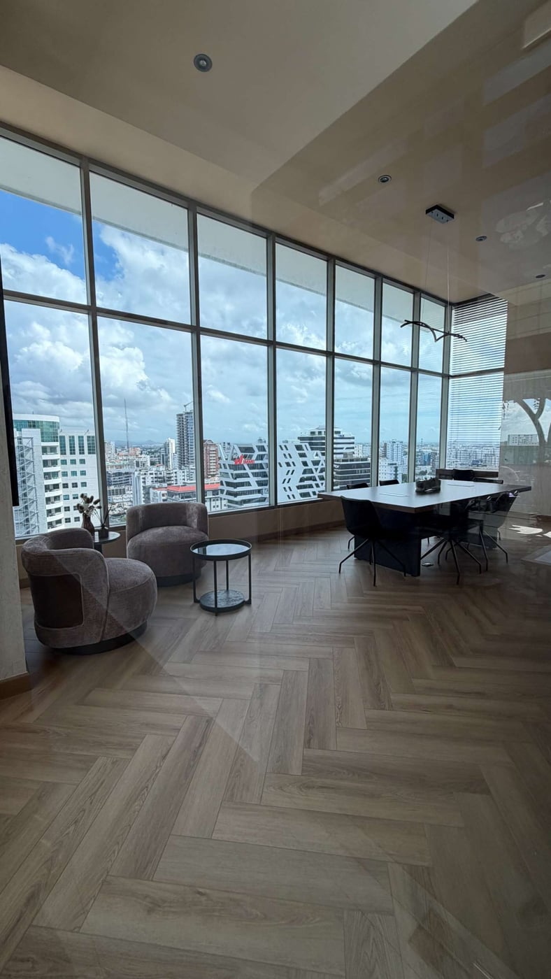 Apartamento alquiler Piso alto amueblado 3 parqueo – foto 4