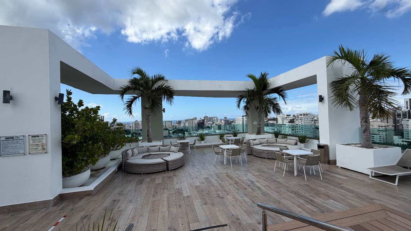 Apartamento alquiler Piso alto amueblado 3 parqueo – foto 3