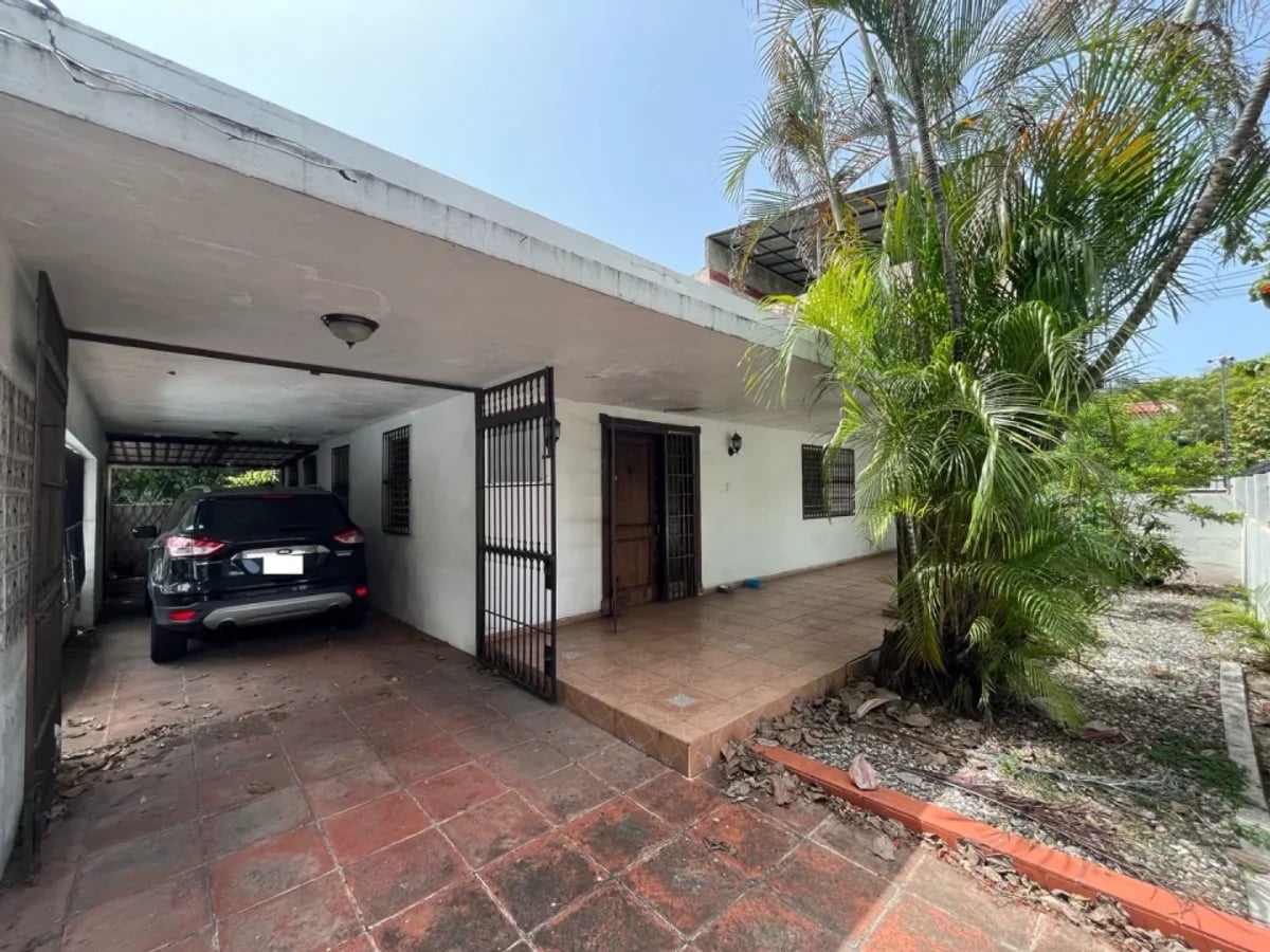 VENDO CASA SOLAR EN EL ENSANCHE OZAMA – foto 1