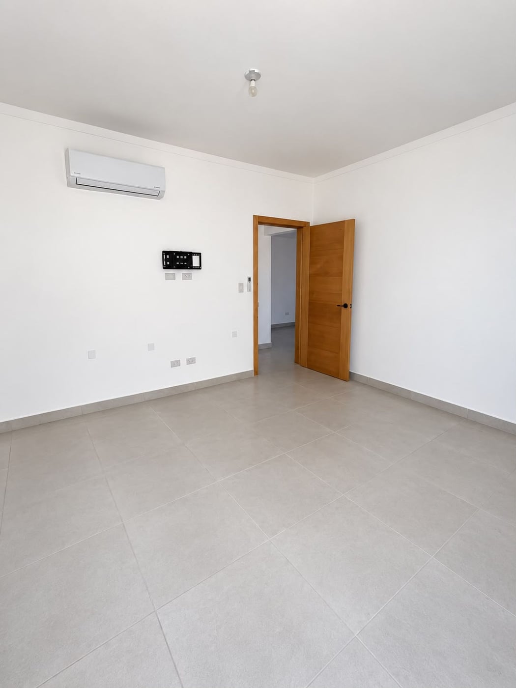 APARTMAMENTO CON LINEA BLANCA EN ALQUILER – foto 9