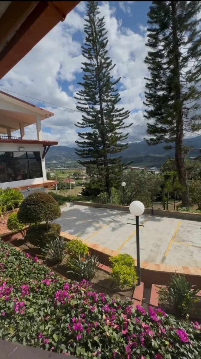 VILLA EN CONSTANZA CON VISTA AL VALLE – foto 12