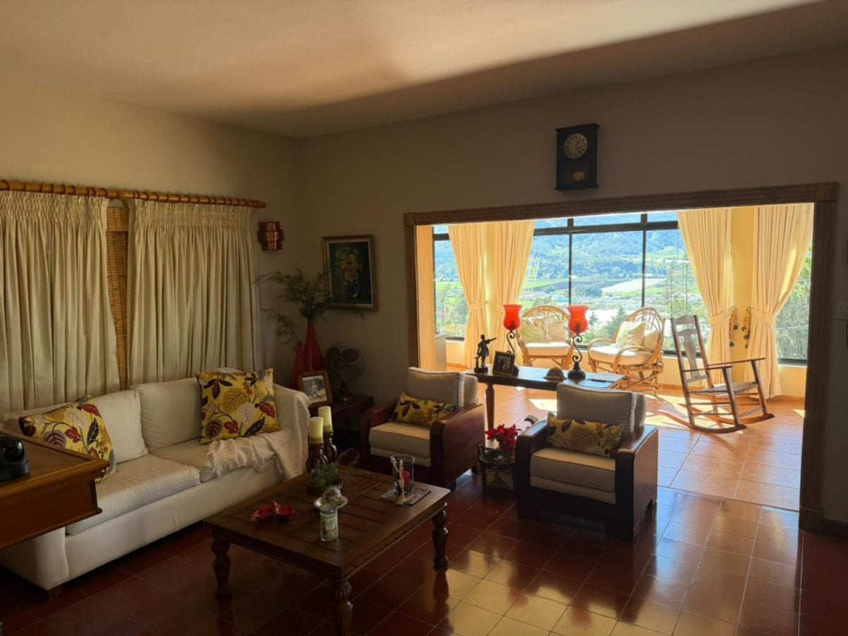 VILLA EN CONSTANZA CON VISTA AL VALLE – foto 6
