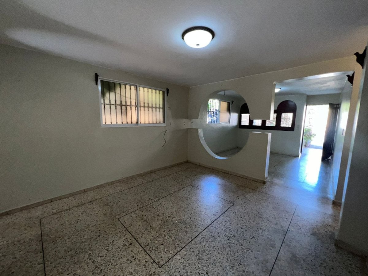 Casa Espaciosa en Santiago, Sector Espaillat – foto 4