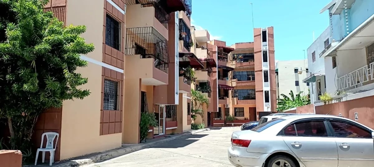 En venta apartamento clásico Res. Beller, Alma Rosa 1 – foto 1