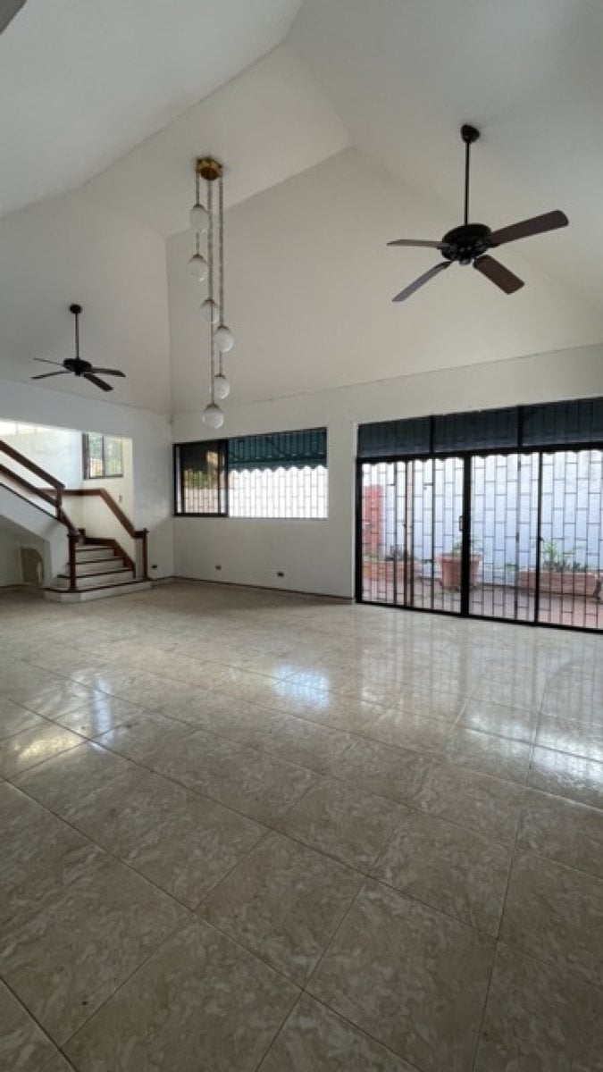 Casa de 4 habitaciones urbanizacion los Restauradores – foto 6