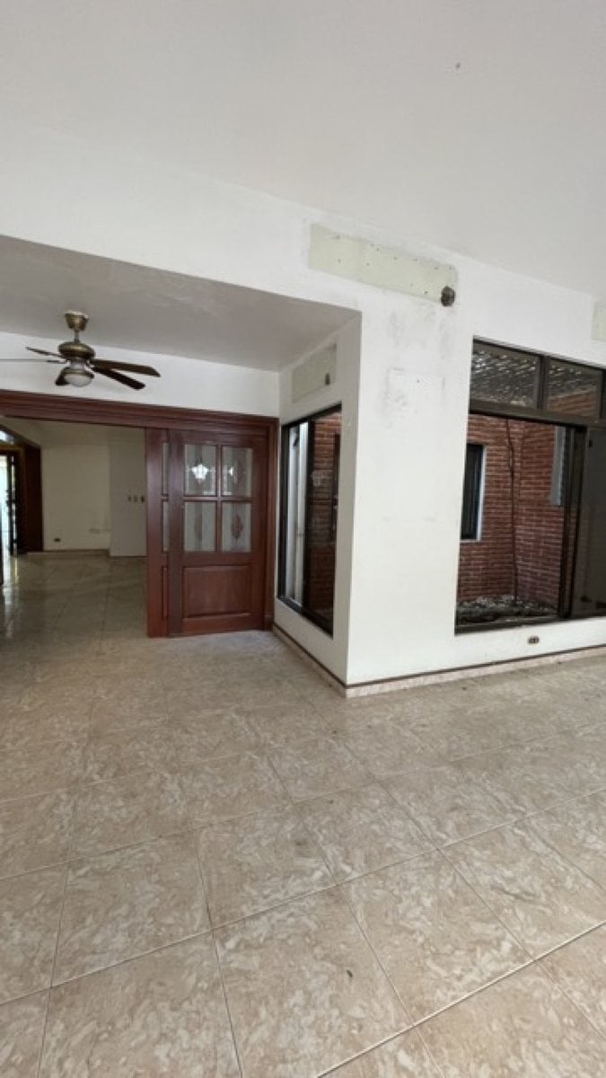 Casa de 4 habitaciones urbanizacion los Restauradores – foto 4