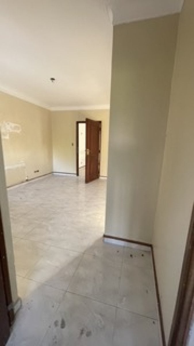 Casa de 4 habitaciones urbanizacion los Restauradores – foto 12