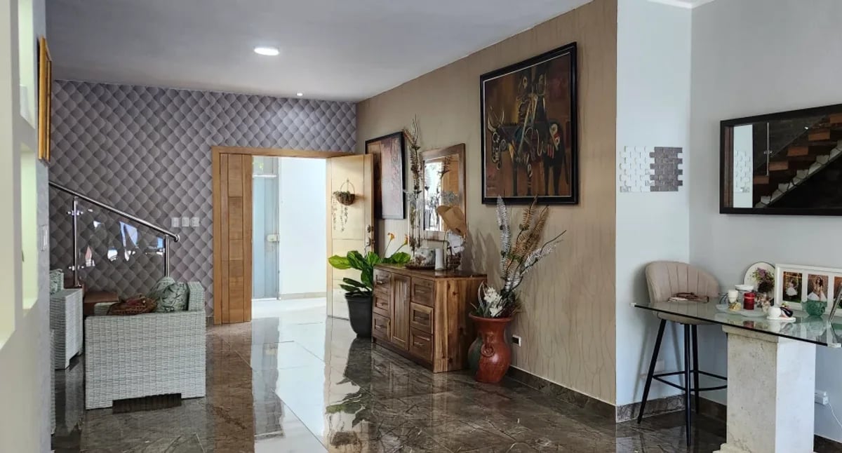 COGEDORA RESIDENCIA EN BENERITO, LA ROMANA – foto 1