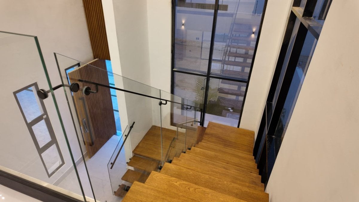 Casa Moderna, amplia y llena de luz natural – foto 3