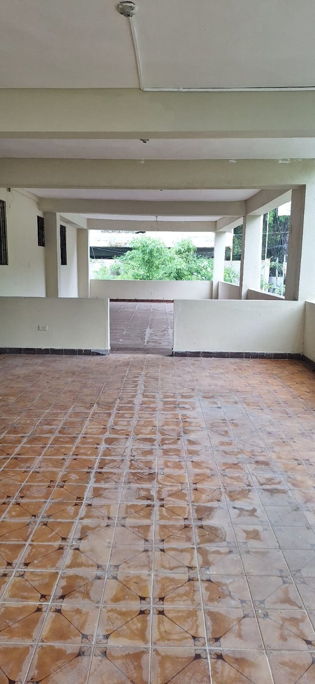 LOCAL COMERCIAL EN ALQUILER 450 M² BELLA VISTA SAN – foto 1