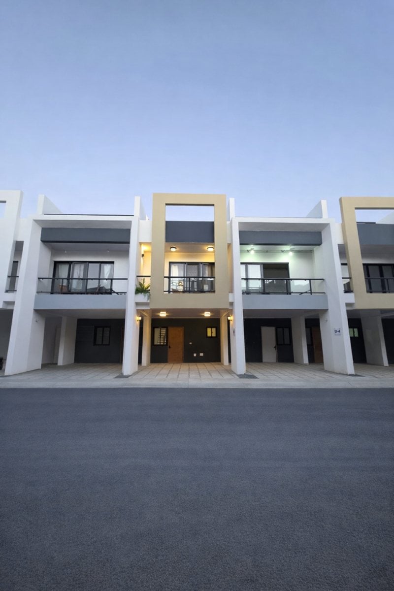 2BR Townhouse | Pool + Rooftop | Playa Chiquita – foto 1