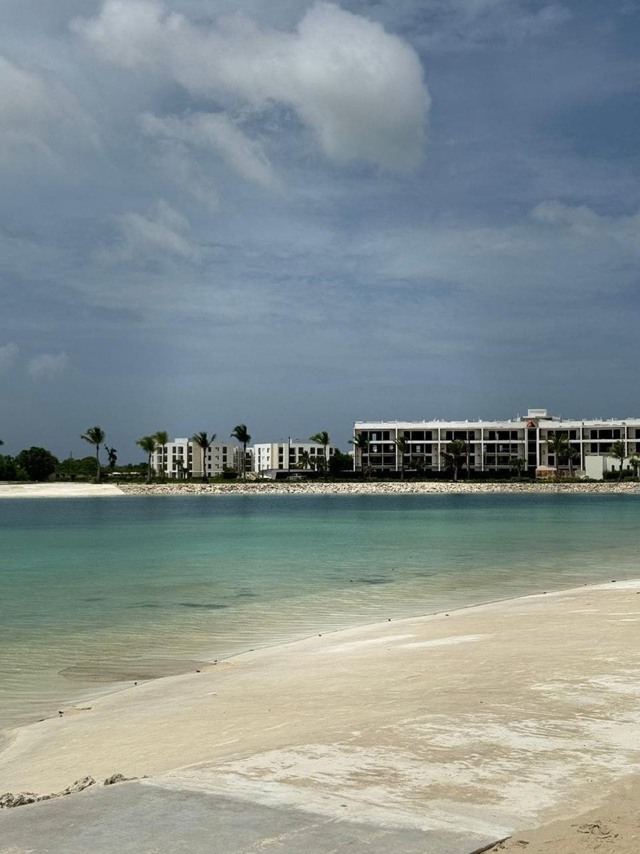 Apartamento amueblado frente al golf en Punta Cana – foto 1