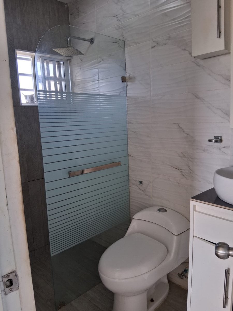 Edificio de 3 niveles Santo Domingo Este – foto 9