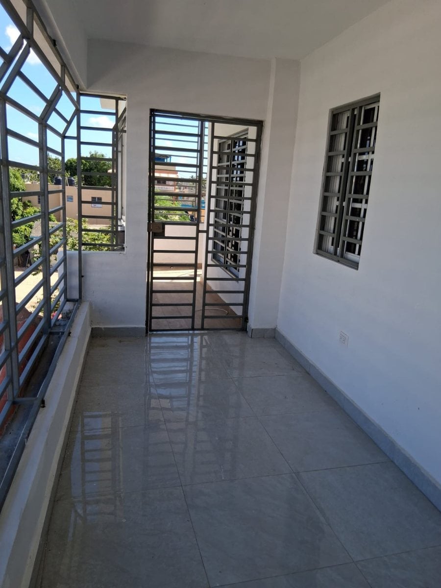 Edificio de 3 niveles Santo Domingo Este – foto 10