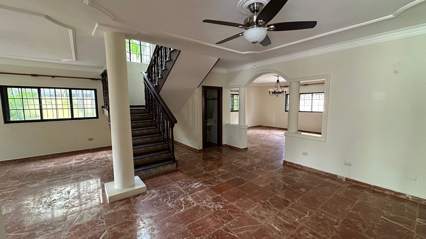 Casa en Las Praderas con acceso al Parque – foto 2