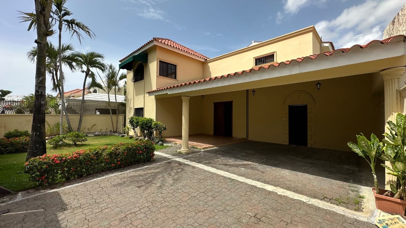 Casa en Las Praderas con acceso al Parque – foto 1