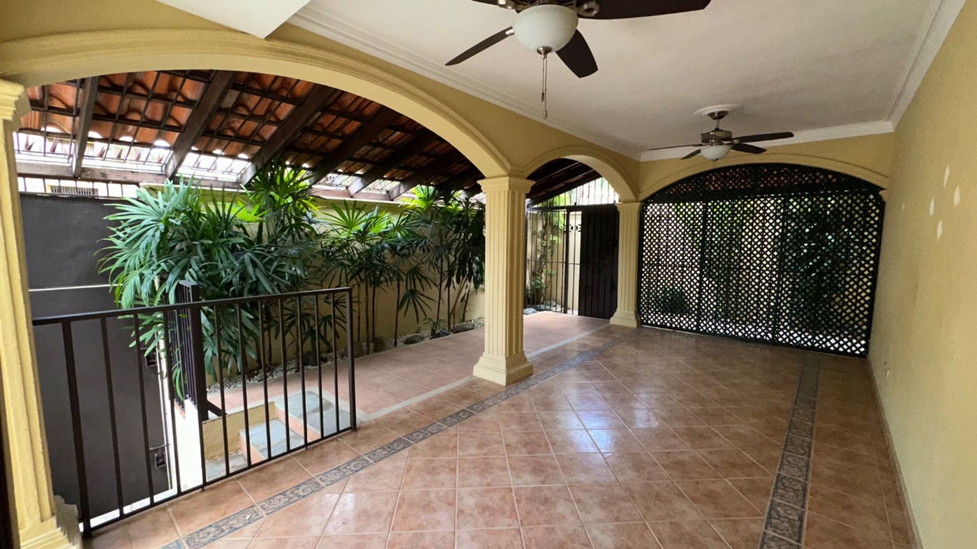 Casa en Las Praderas con acceso al Parque – foto 5