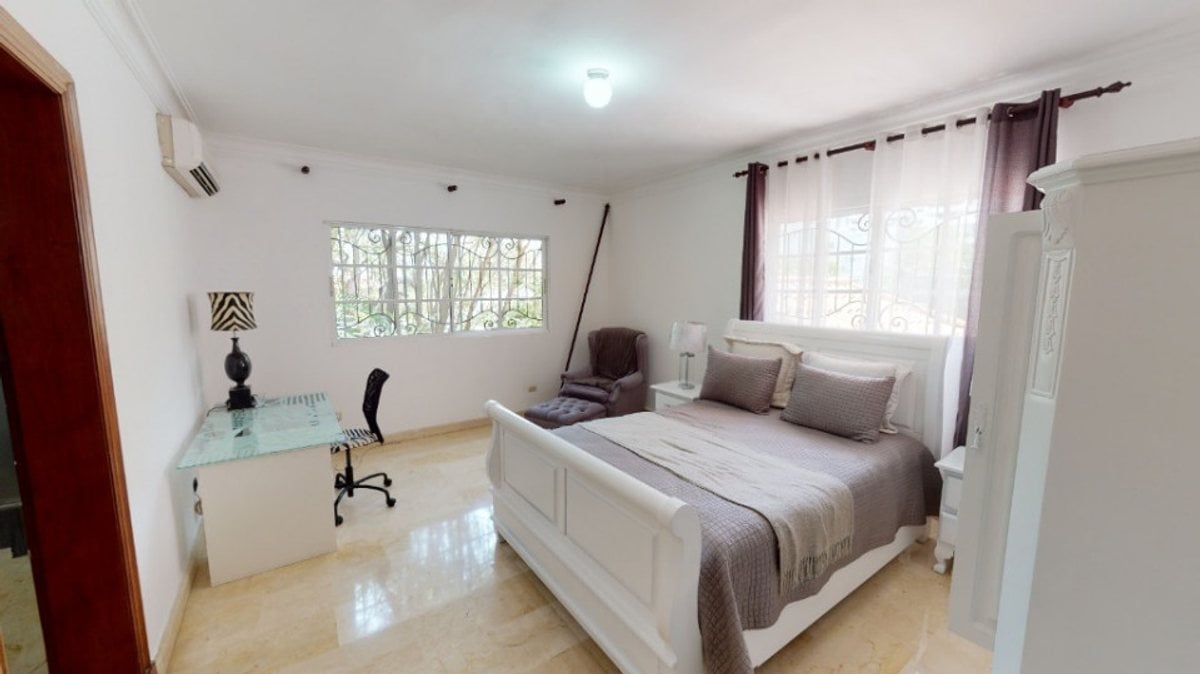 Casa de Lujo en Los Cacicazgos, Santo Domingo – foto 12