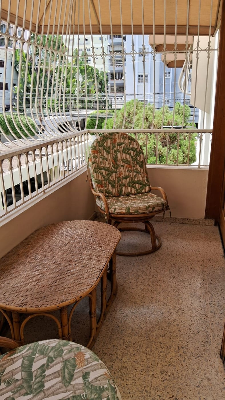 ALQUILER Apartamento 2h Piantini en un 2do nivel – foto 3
