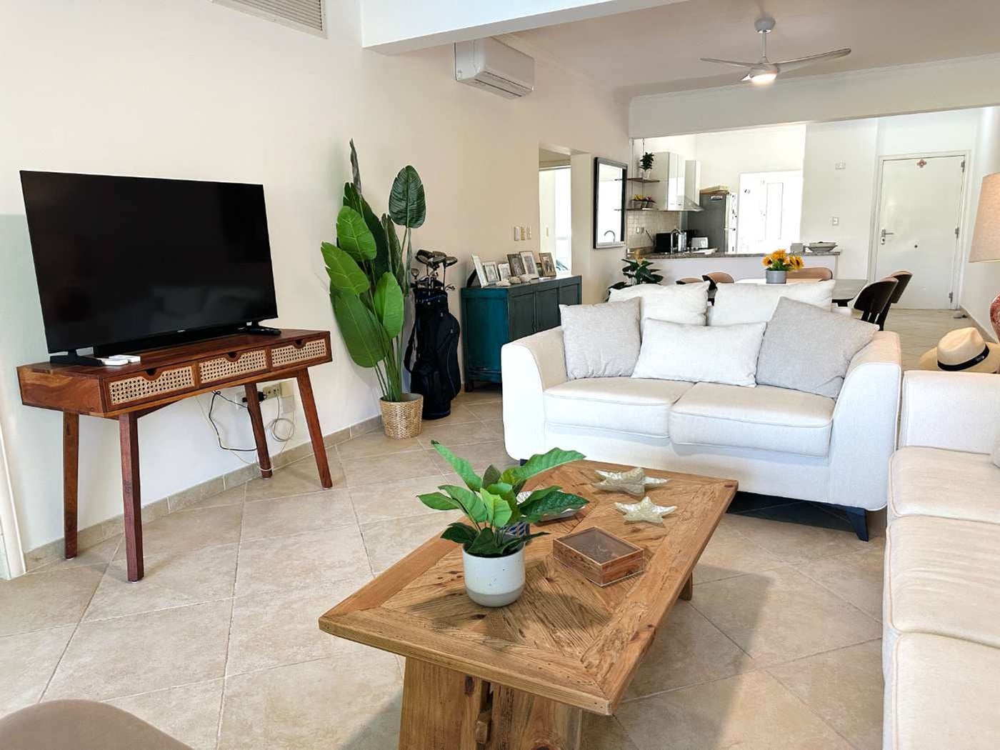 Amplio apartamento con terraza y vista al golf – foto 4