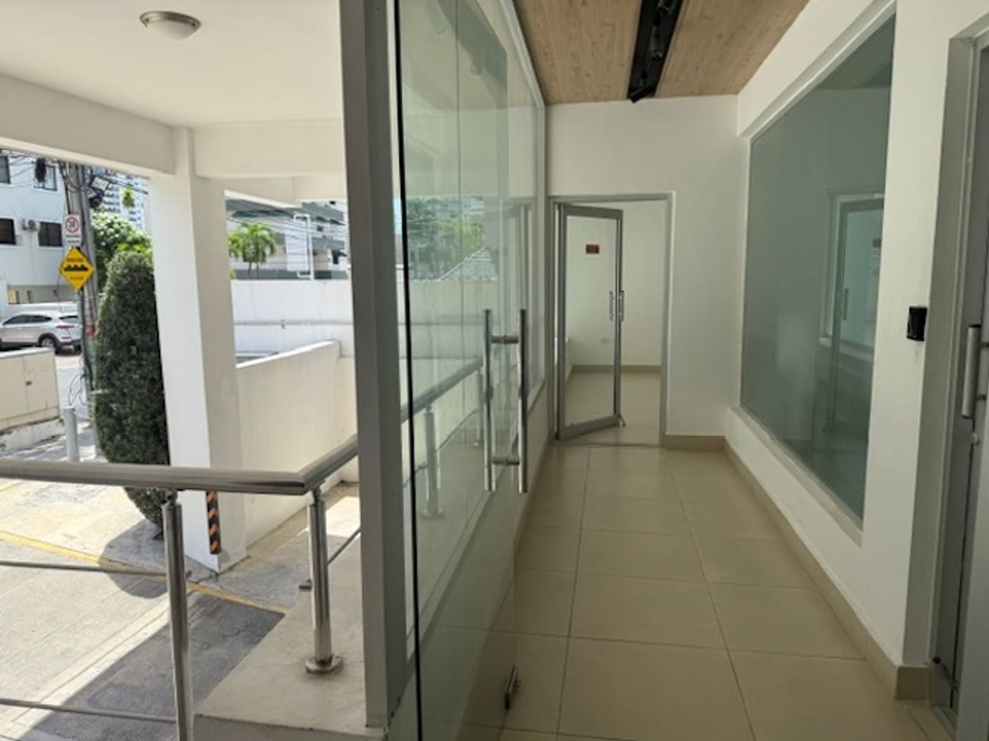 Local Comercial/Oficina de alquiler en Naco. – foto 4