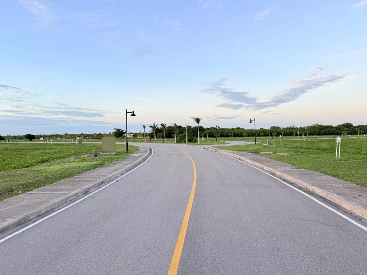 Terreno en Racquet Village Cap Cana US$285 mil (US$189/m²) – foto 2