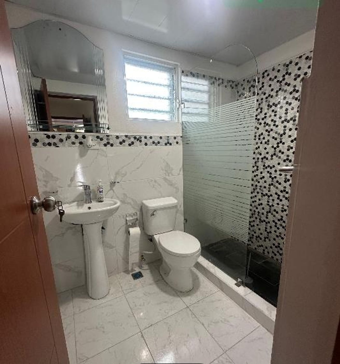 Casa moderna y amplia en residencial cerrado – foto 9
