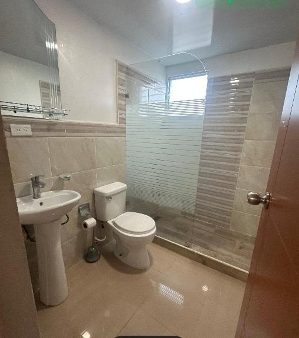 Casa moderna y amplia en residencial cerrado – foto 8