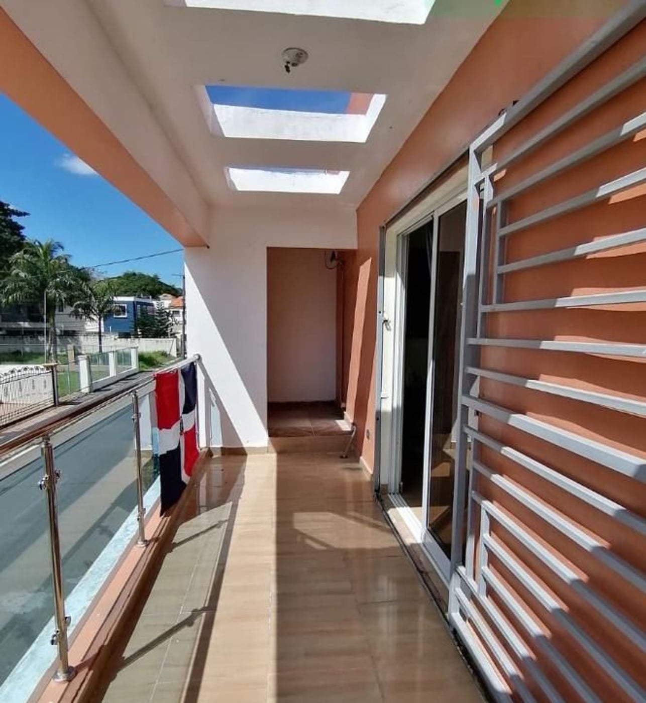 Casa moderna y amplia en residencial cerrado – foto 3