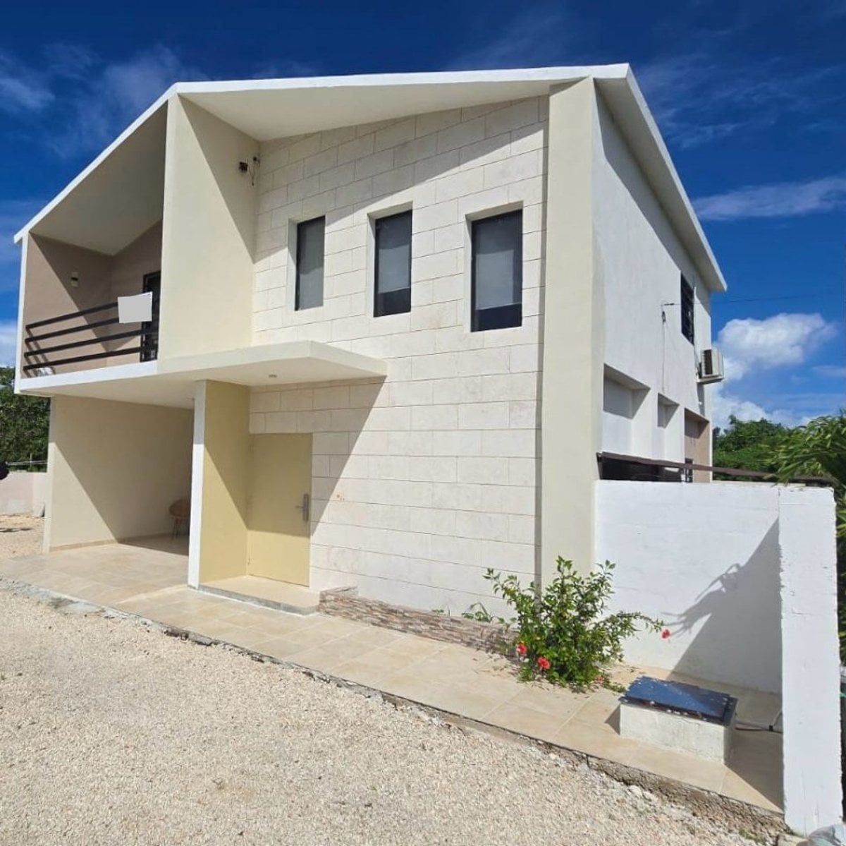 Casa en VENTA en Bávaro, Higüey con Piscina y Jardín – foto 1