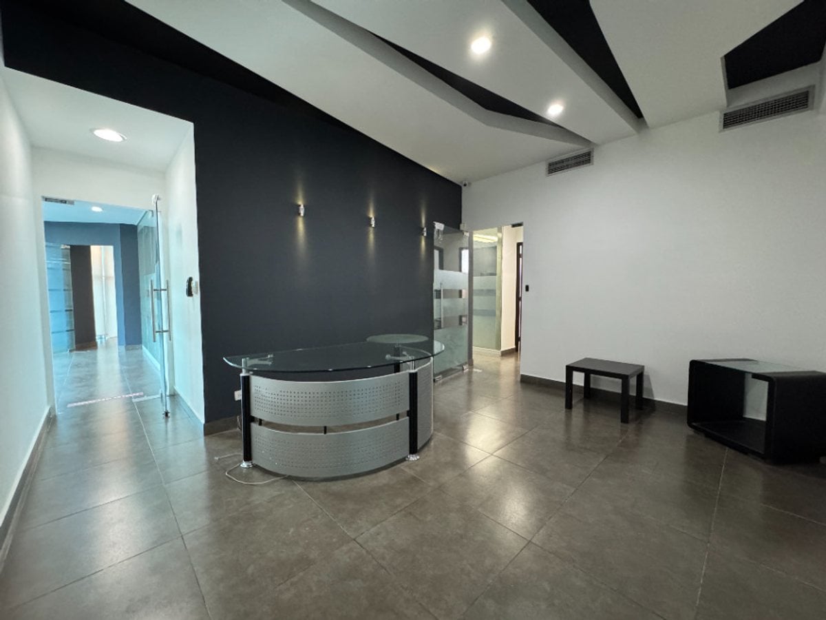 Oficina en Altos de Arroyo Hondo, Santo Domingo – foto 1
