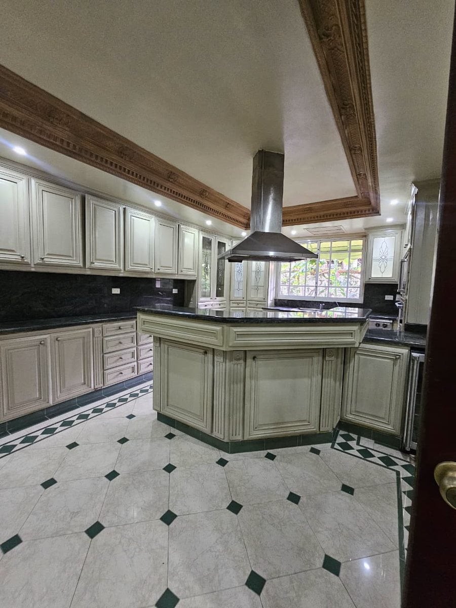 Elegante Casa en Renta – foto 12