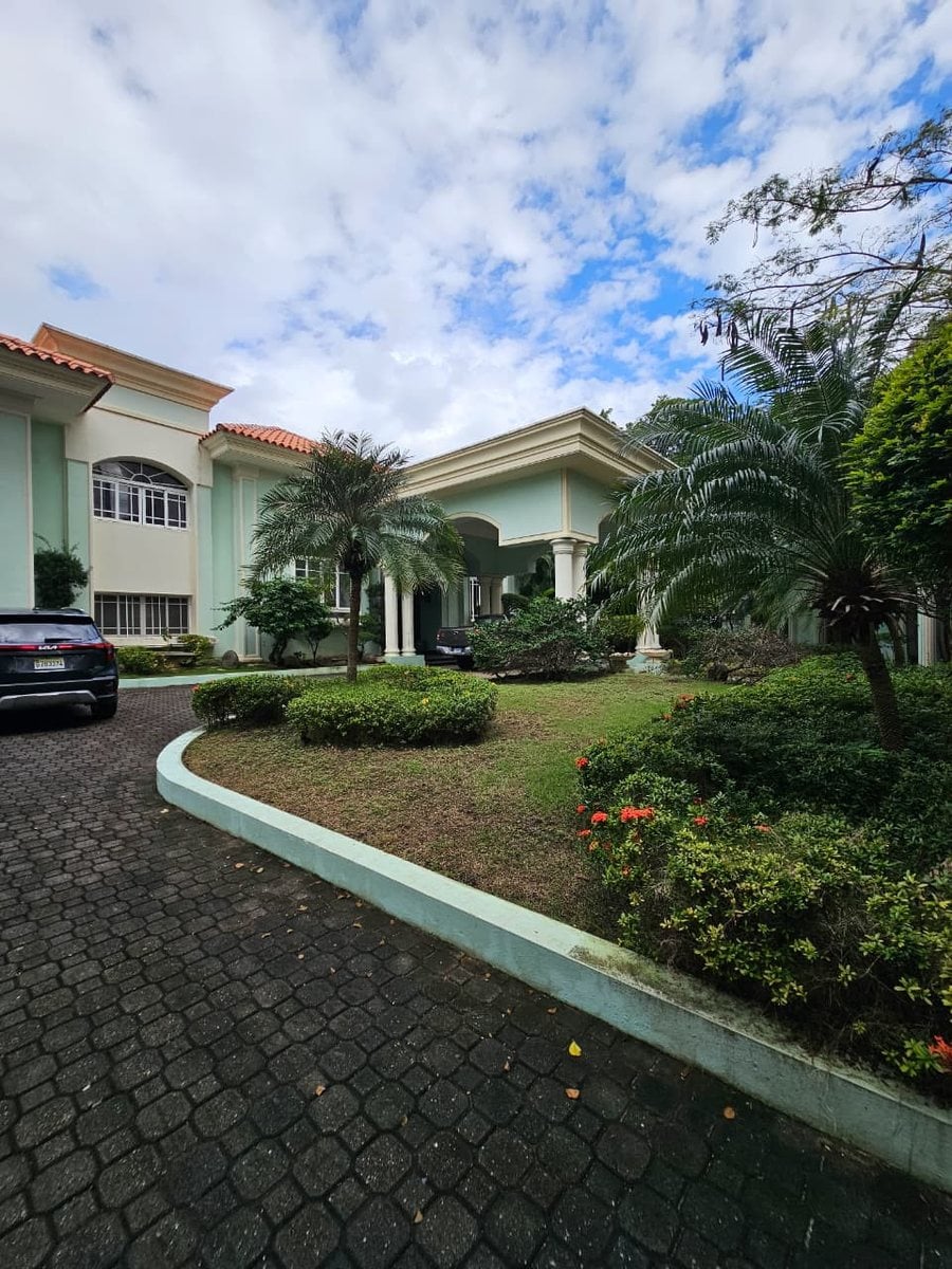 Elegante Casa en Renta – foto 1